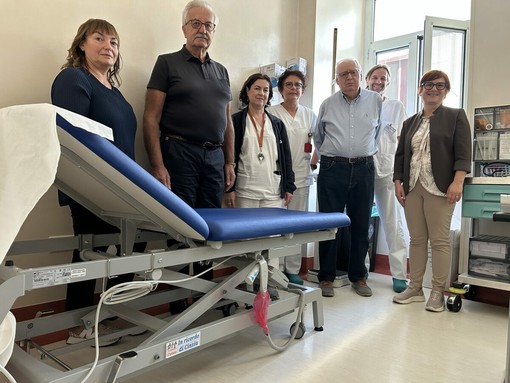 "In ricordo di Cinzia": la famiglia dona tre lettini all'Ematologia del Santa Croce e Carle