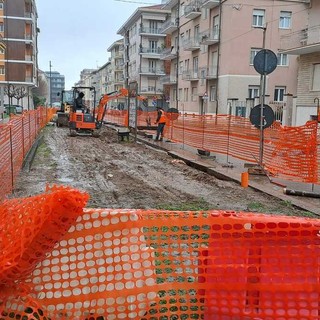 Verde nuovo per via Bersezio a Cuneo: partiti i lavori di sistemazione delle aiuole