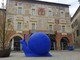 Una lumaca gigante in piazza Maggiore (immagine tratta dal gruppo Facebook &quot;Sei di Mondovì se...&quot;)