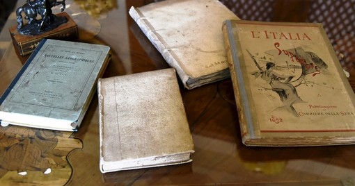 “Il mondo del viaggio” a Villa Oldofredi Tadini di Cuneo: scrittoi da carrozza, libri di viaggi, documenti “Il mondo del viaggio” a Villa Oldofredi Tadini di Cuneo: scrittoi da carrozza, libri di viaggi, documenti