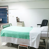 Letto ospedaliero a casa: quando serve davvero per assistere un anziano allettato Letto ospedaliero a casa: quando serve davvero per assistere un anziano allettato