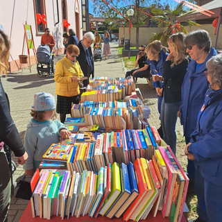 “I libri e le rose” a Bra: quinta edizione tra letture, giochi e beneficenza “I libri e le rose” a Bra: quinta edizione tra letture, giochi e beneficenza