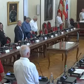 Cuneo, il Consiglio comunale omaggia Petrini: "In sua memoria continueremo a difendere i valori di sostenibilità, solidarietà e cura del territorio" Cuneo, il Consiglio comunale omaggia Petrini: "In sua memoria continueremo a difendere i valori di sostenibilità, solidarietà e cura del territorio"
