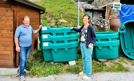 Vasche mobili da pascolo consegnate dal Parco del Monviso alle aziende agricole di Ostana