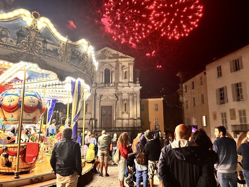 A Mondovì scatta il conto alla rovescia per i Feu dla Madona con spettacoli pirotecnici e night glow delle mongolfiere A Mondovì scatta il conto alla rovescia per i Feu dla Madona con spettacoli pirotecnici e night glow delle mongolfiere