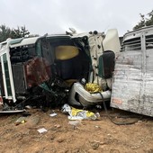 L'incidente tra i due camion di venerdì 25 settembre a Cuneo L'incidente tra i due camion di venerdì 25 settembre a Cuneo