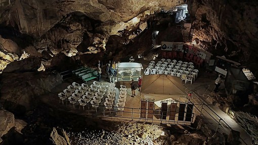 Chiara e Manuel i primi a sposarsi nella Grotta di Bossea Chiara e Manuel i primi a sposarsi nella Grotta di Bossea