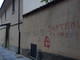Saluzzo, Via Tapparelli, su pareti di abitazione atti vandalici