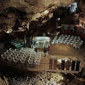 Chiara e Manuel i primi a sposarsi nella Grotta di Bossea Chiara e Manuel i primi a sposarsi nella Grotta di Bossea