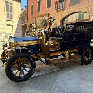 A Mondovì Breo le "Vecchie signore", vetture storiche ante 1940, questa sera la sfilata degli equipaggi [FOTO]