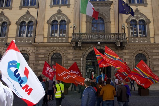Morti sul lavoro, una piaga senza fine: sindacati in piazza a Cuneo, davanti alla Prefettura [VIDEO]