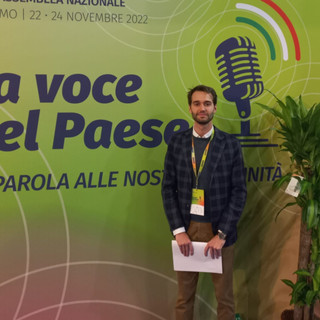 Mondovì, il consigliere più giovane si laurea con una tesi sugli enti locali Mondovì, il consigliere più giovane si laurea con una tesi sugli enti locali