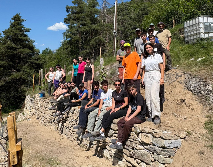 A Macra il corso di muretti a secco per gli studenti geometri del "Bianchi Virginio" A Macra il corso di muretti a secco per gli studenti geometri del "Bianchi Virginio"