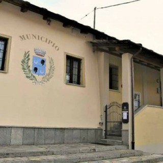 Il municipio di Brossasco (foto pagina fb Comune di Brossasco)
