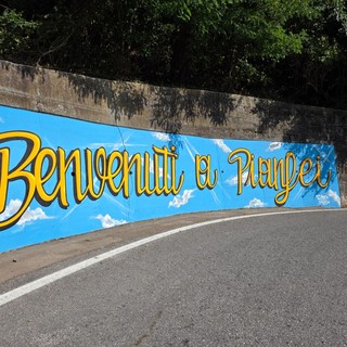 Un maxi murales dà il benvenuto a chi arriva a Pianfei