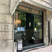 Mondovì, il distributore di bibite h24 di corso Italia chiuderà di notte, il gestore: "Vogliamo la tranquillità dei residenti"