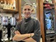 Massimo Manes va in pensione: dopo 38 anni, il bar Corso di Cuneo saluta uno dei sui volti più amati