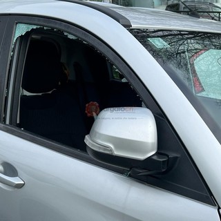 Una delle macchine danneggiate, immagine di repertorio