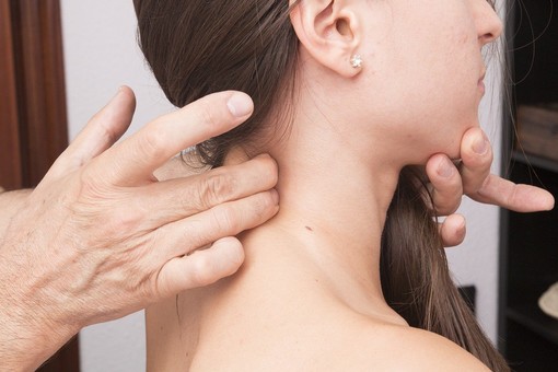 Perché utilizzare il massaggiatore per cervicale e schiena: funzioni e benefici