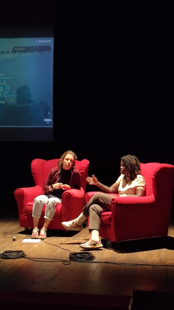 Un momento dell'incontro tra gli studenti del Denina Pellico Rivoira con Espérance Hakuzwimana al Teatro Magda Olivero Un momento dell'incontro tra gli studenti del Denina Pellico Rivoira con Espérance Hakuzwimana al Teatro Magda Olivero