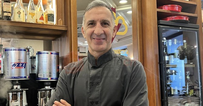 Massimo Manes va in pensione: dopo 38 anni, il bar Corso di Cuneo saluta uno dei sui volti più amati Massimo Manes va in pensione: dopo 38 anni, il bar Corso di Cuneo saluta uno dei sui volti più amati