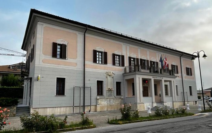 Il municipio di Magliano Alpi