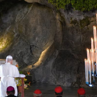 Schegge di luce: pensieri sui Vangeli festivi a cura di Silvia Gullino Schegge di luce: pensieri sui Vangeli festivi a cura di Silvia Gullino