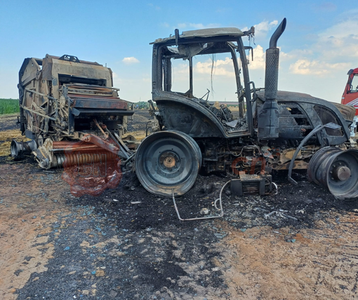 Mezzi agricoli in fiamme nelle campagne saluzzesi, vigili del fuoco al lavoro