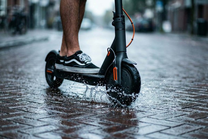 Targhino per i monopattini elettrici: dal 16 maggio scatta l'obbligo Targhino per i monopattini elettrici: dal 16 maggio scatta l'obbligo