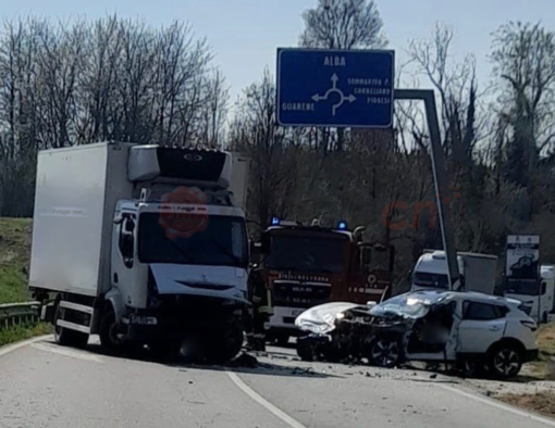 Tragico scontro tra un camion e una vettura a Vezza d'Alba: c'è un morto