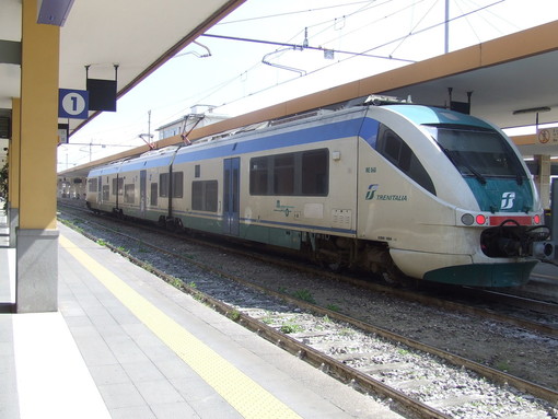 Manca personale ferroviario a causa del Covid, da domani bus sostitutivi su diverse linee della Granda e del Piemonte