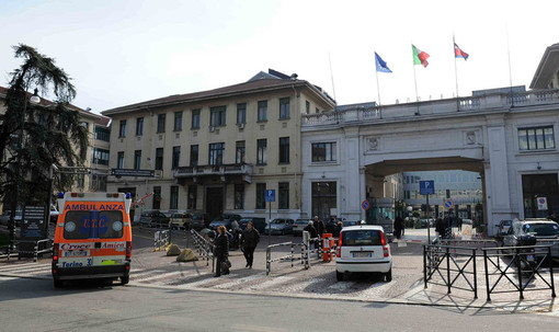 L'ingresso dell'ospedale delle Molinette di Torino