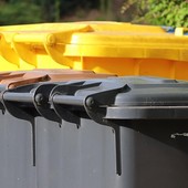 A Genola, Trinità, Vottignasco e Sant’Albano Stura gli operatori ecologici applicheranno adesivi ai rifiuti non conformi A Genola, Trinità, Vottignasco e Sant’Albano Stura gli operatori ecologici applicheranno adesivi ai rifiuti non conformi