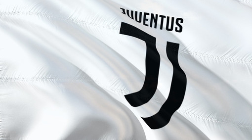 Guida ai regali per un sostenitore bianconero: dalle partite dal vivo agli accessori per casa Guida ai regali per un sostenitore bianconero: dalle partite dal vivo agli accessori per casa