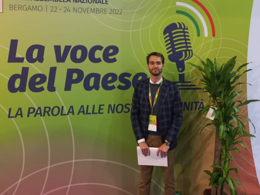 Mondovì, il consigliere più giovane si laurea con una tesi sugli enti locali Mondovì, il consigliere più giovane si laurea con una tesi sugli enti locali