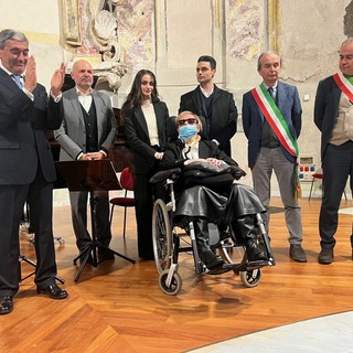 Daniela Gazzano con la sua famiglia, con il Prefetto, il sindaco di Bra e il sindaco di Calizzano Daniela Gazzano con la sua famiglia, con il Prefetto, il sindaco di Bra e il sindaco di Calizzano