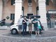 Tappa a Moretta per i “Turbolenti”, coppia di Bergamo che gira il mondo in Renault 4