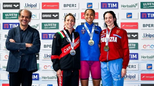 Al centro la 19enne Curtis oro nei Farfalla (foto  da Fin.it Giorgio Scala / Deep Blue Media)