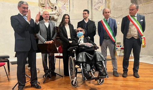 Daniela Gazzano con la sua famiglia, con il Prefetto, il sindaco di Bra e il sindaco di Calizzano Daniela Gazzano con la sua famiglia, con il Prefetto, il sindaco di Bra e il sindaco di Calizzano