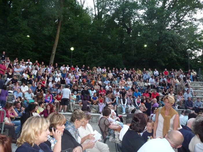 Monserrato, l’“Anfiteatro sotto le stelle” accende l’estate di Borgo San Dalmazzo Monserrato, l’“Anfiteatro sotto le stelle” accende l’estate di Borgo San Dalmazzo