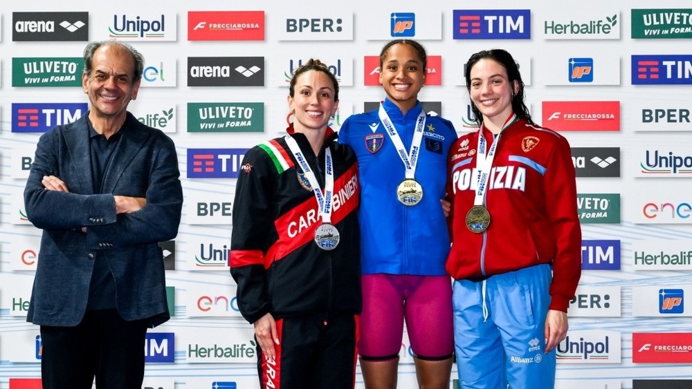 Al centro la 19enne Curtis oro nei Farfalla (foto  da Fin.it Giorgio Scala / Deep Blue Media)