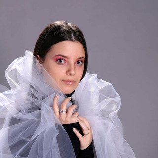 Modelle virtuali e commerce: come l'intelligenza artificiale ridisegna il fashion retail