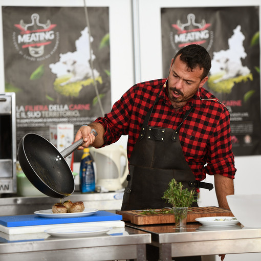 Lo show cooking di un'edizione precedente di "Aspettando Meating" Lo show cooking di un'edizione precedente di "Aspettando Meating"