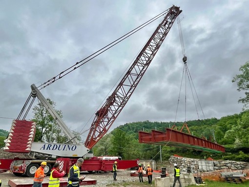 Tanaro più sicuro a Nucetto: varato l'impalcato del nuovo ponte