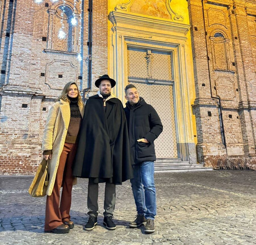 Il sindaco Nicola Schellino con Filippa Lagerbäck e il marito Daniele Bossari Il sindaco Nicola Schellino con Filippa Lagerbäck e il marito Daniele Bossari