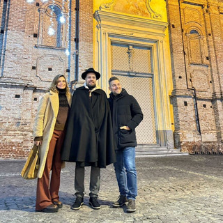 Il sindaco Nicola Schellino con Filippa Lagerbäck e il marito Daniele Bossari Il sindaco Nicola Schellino con Filippa Lagerbäck e il marito Daniele Bossari