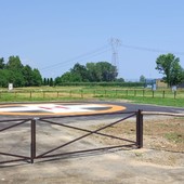 La pista di atterraggio dell'elisoccorso a Narzole di giorno e di notte