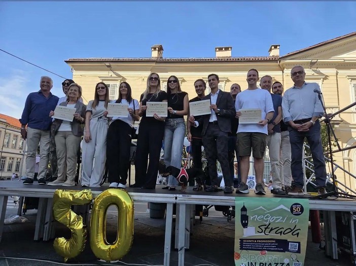 Saluzzo: Confcommercio premia 15 attività presenti dal 2001 a "Negozi in strada" Saluzzo: Confcommercio premia 15 attività presenti dal 2001 a "Negozi in strada"