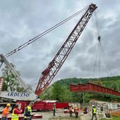 Tanaro più sicuro a Nucetto: varato l'impalcato del nuovo ponte
