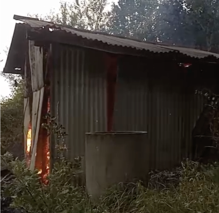 MALTEMPO / A Nucetto fulmine incendia un ricovero attrezzi [VIDEO]